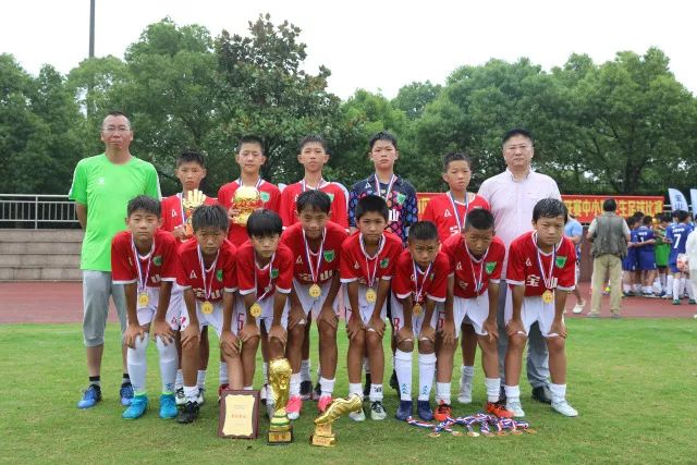 方硕21+8曾凡博20分 北京大胜四川开季三连胜