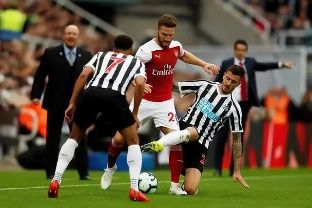 湖人官宣又签一名后卫 上赛季战湖人狂砍23+17