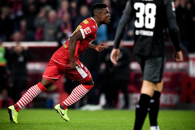 锡安26分库里33分 勇士惜负鹈鹕跌回西部第十